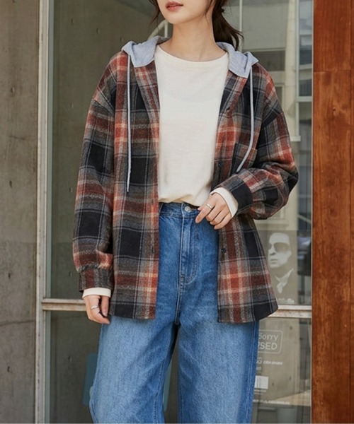 AMELY(エミリー)の「オーバーサイズチェックシャツ/フード取り外し可能(シャツ/ブラウス・レディース・ブラック/ブラウン/グレー/イエロー/ブルー/ブラウン系その他・フリー)」の3枚目の写真
