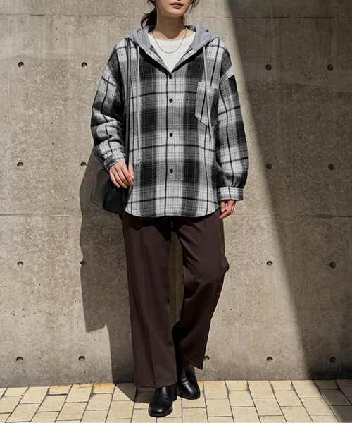 AMELY(エミリー)の「オーバーサイズチェックシャツ/フード取り外し可能(シャツ/ブラウス・レディース・ブラック/ブラウン/グレー/イエロー/ブルー/ブラウン系その他・フリー)」の14枚目の写真