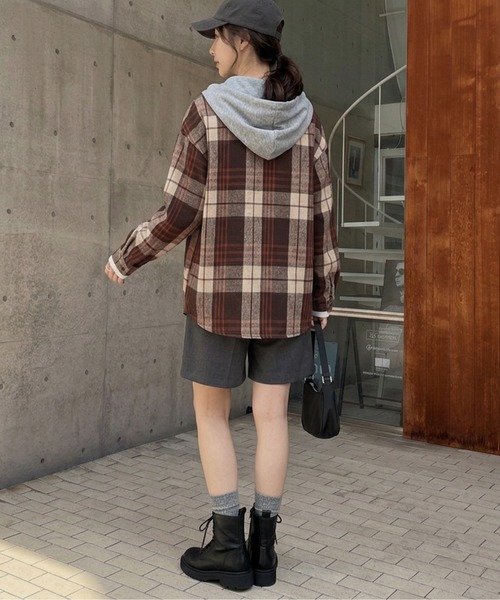 AMELY(エミリー)の「オーバーサイズチェックシャツ/フード取り外し可能(シャツ/ブラウス・レディース・ブラック/ブラウン/グレー/イエロー/ブルー/ブラウン系その他・フリー)」の22枚目の写真