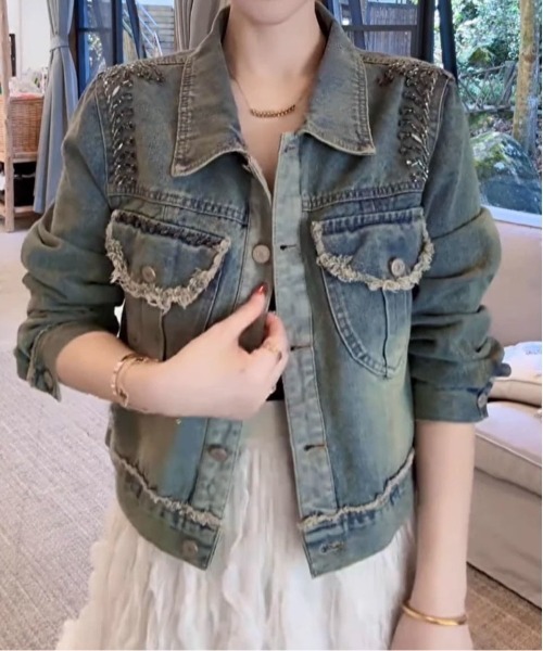 &soiree(アンドソワレ)の「スタッズフリンジデニムジャケット(デニムジャケット・レディース・ブルー・SMALL/MEDIUM/LARGE/X-LARGE)」の1枚目の写真
