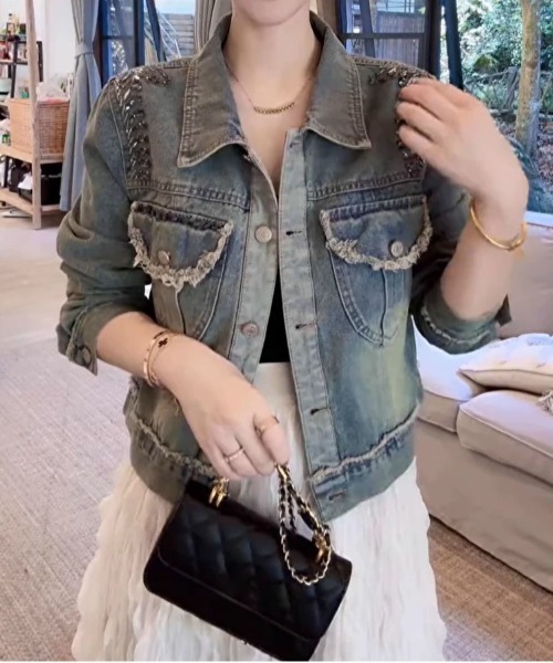 &soiree(アンドソワレ)の「スタッズフリンジデニムジャケット(デニムジャケット・レディース・ブルー・SMALL/MEDIUM/LARGE/X-LARGE)」の2枚目の写真