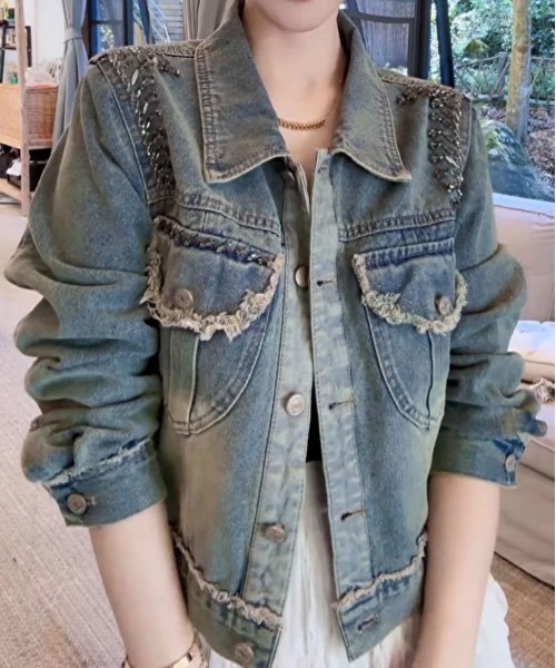 &soiree(アンドソワレ)の「スタッズフリンジデニムジャケット(デニムジャケット・レディース・ブルー・SMALL/MEDIUM/LARGE/X-LARGE)」の3枚目の写真