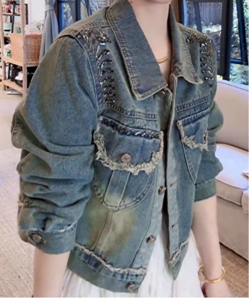 &soiree(アンドソワレ)の「スタッズフリンジデニムジャケット(デニムジャケット・レディース・ブルー・SMALL/MEDIUM/LARGE/X-LARGE)」の4枚目の写真