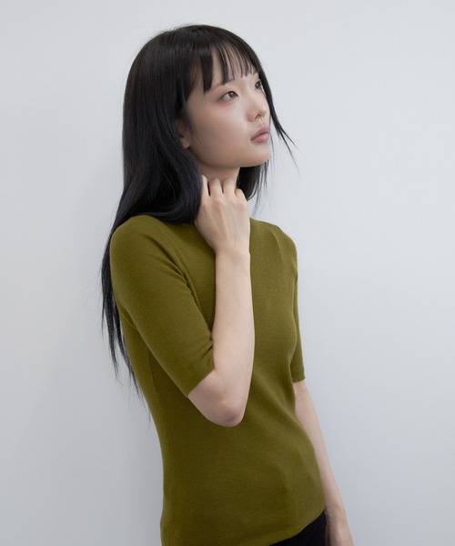 PLEA Collective(プリ―コレクティブ)の「ウールハイネック半袖ニット(ニット/セーター・レディース・アイボリー/オリーブ/チャコール/ブラウン/ブラック・FREE)」の1枚目の写真