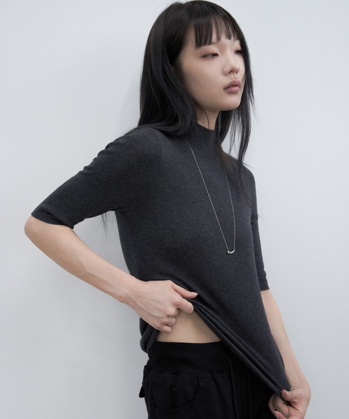 PLEA Collective(プリ―コレクティブ)の「ウールハイネック半袖ニット(ニット/セーター・レディース・アイボリー/オリーブ/チャコール/ブラウン/ブラック・FREE)」の4枚目の写真