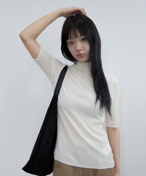 PLEA Collective(プリ―コレクティブ)の「ウールハイネック半袖ニット(ニット/セーター・レディース・アイボリー/オリーブ/チャコール/ブラウン/ブラック・FREE)」の2枚目の写真