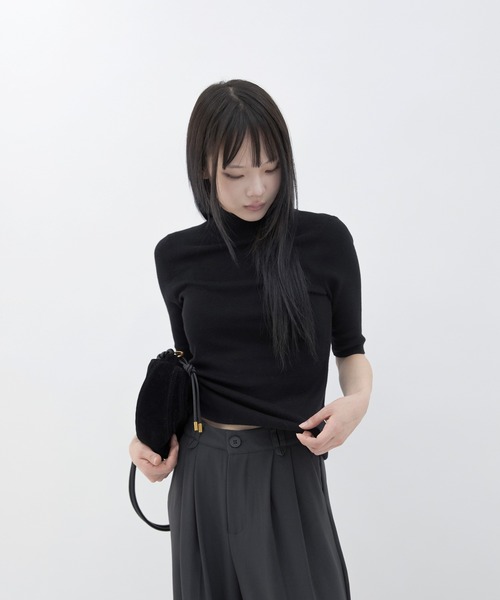 PLEA Collective(プリ―コレクティブ)の「ウールハイネック半袖ニット(ニット/セーター・レディース・アイボリー/オリーブ/チャコール/ブラウン/ブラック・FREE)」の6枚目の写真