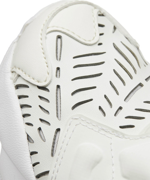 Reebok（リーボック）の「インスタポンプフューリー カットアウト INSTAPUMP FURY CUTOUTS（スニーカー・レディース・ホワイト/ブラック×ゴールド・24.5cm/25.0cm/26.0cm/27.5cm/23.0cm/28.0cm/25.5cm/27.0cm/26.5cm/23.5cm/24.0cm）」の10枚目の写真