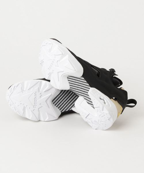 Reebok（リーボック）の「インスタポンプフューリー カットアウト INSTAPUMP FURY CUTOUTS（スニーカー・レディース・ホワイト/ブラック×ゴールド・24.5cm/25.0cm/26.0cm/27.5cm/23.0cm/28.0cm/25.5cm/27.0cm/26.5cm/23.5cm/24.0cm）」の4枚目の写真