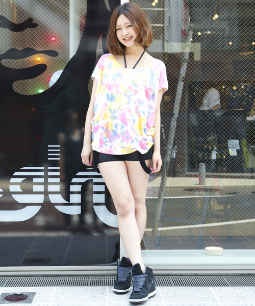 X-girl（エックスガール）の「TIE-DYE S/S BIG TOP（Tシャツ/カットソー・レディース・マルチ/ブラック/ブルー・1/2）」の8枚目の写真