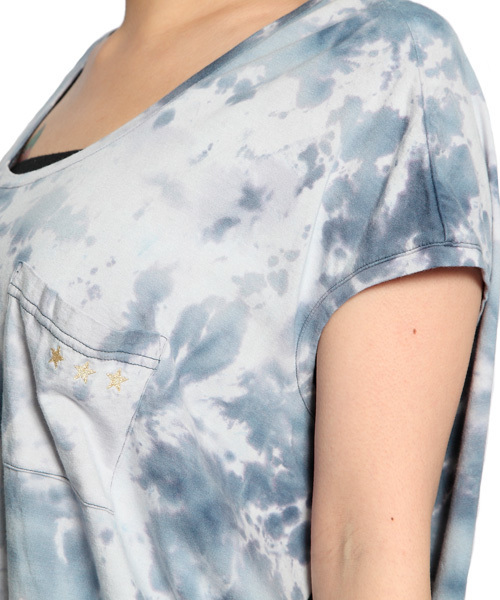 X-girl（エックスガール）の「TIE-DYE S/S BIG TOP（Tシャツ/カットソー・レディース・マルチ/ブラック/ブルー・1/2）」の6枚目の写真