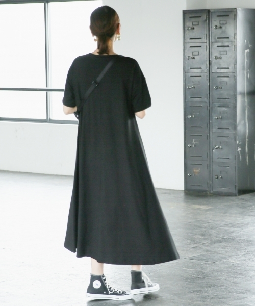 LEPSIM（レプシィム）の「Aラインフレアロングワンピース　804340（ワンピース・レディース・ブラック/ダークブラウン/グレイッシュベージュ・FREE）」の5枚目の写真