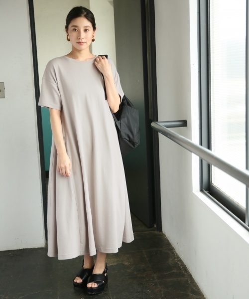 LEPSIM（レプシィム）の「Aラインフレアロングワンピース　804340（ワンピース・レディース・ブラック/ダークブラウン/グレイッシュベージュ・FREE）」の12枚目の写真