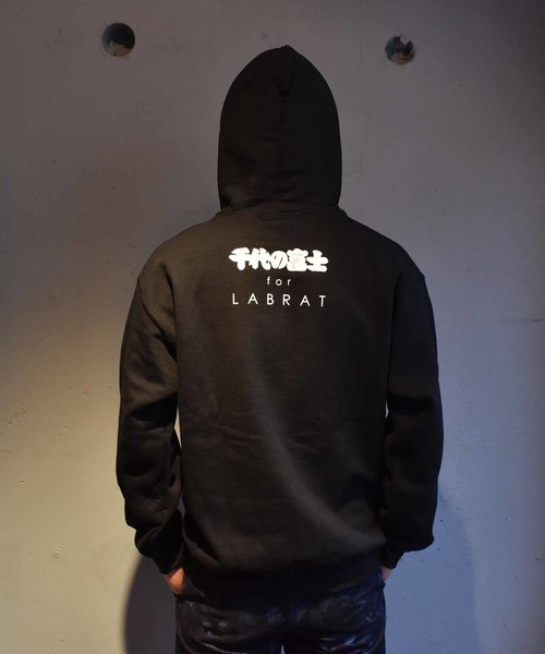 LABRAT（ラブラット）の「【ZOZOTOWN限定】LABRAT×千代の富士　Teeth　HOODIE（パーカー・メンズ・ブラック/グレー・SMALL/MEDIUM/LARGE/X-LARGE）」の5枚目の写真