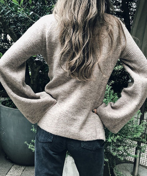 TRUNC（トランクエイティーエイト）の「Flare Sleeve Oversized Tops（ニット/セーター・レディース・ライトグレー/ライトグリーン/ベージュ・FREE）」の4枚目の写真
