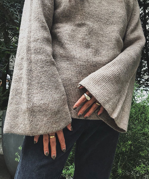 TRUNC（トランクエイティーエイト）の「Flare Sleeve Oversized Tops（ニット/セーター・レディース・ライトグレー/ライトグリーン/ベージュ・FREE）」の5枚目の写真