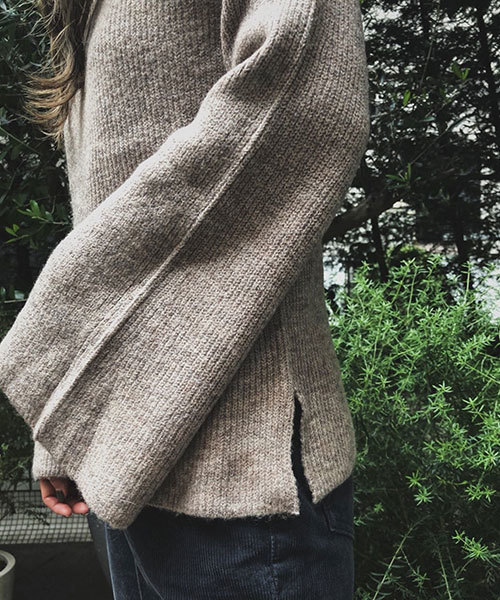 TRUNC（トランクエイティーエイト）の「Flare Sleeve Oversized Tops（ニット/セーター・レディース・ライトグレー/ライトグリーン/ベージュ・FREE）」の6枚目の写真