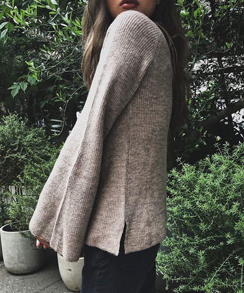 TRUNC（トランクエイティーエイト）の「Flare Sleeve Oversized Tops（ニット/セーター・レディース・ライトグレー/ライトグリーン/ベージュ・FREE）」の7枚目の写真