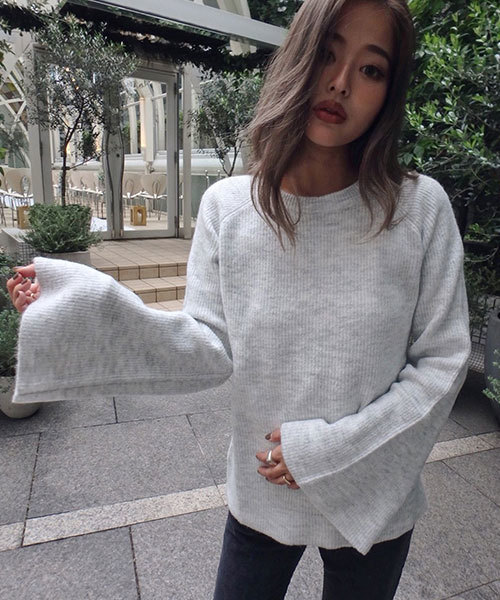 TRUNC（トランクエイティーエイト）の「Flare Sleeve Oversized Tops（ニット/セーター・レディース・ライトグレー/ライトグリーン/ベージュ・FREE）」の11枚目の写真
