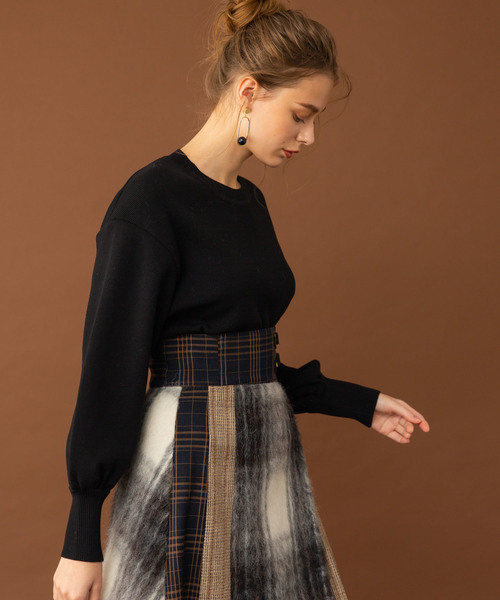 UNITED TOKYO（ユナイテッドトウキョウ）の「ウーリーストレッチバルーンスリーブニット（ニット/セーター・レディース・ブラック/ブラウン/マスタード/アイボリー・1）」の9枚目の写真