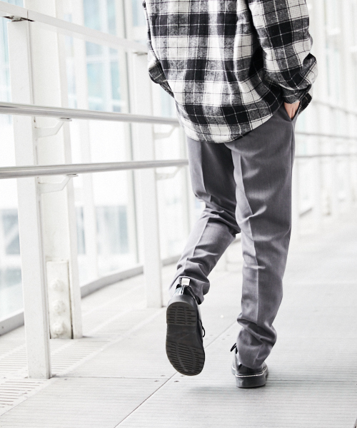 kutir（クティール）の「スキニー スラックス テーパードパンツ（スラックス・メンズ・チャコールグレー/ブラック/ライトベージュ・SMALL/MEDIUM/LARGE）」の18枚目の写真