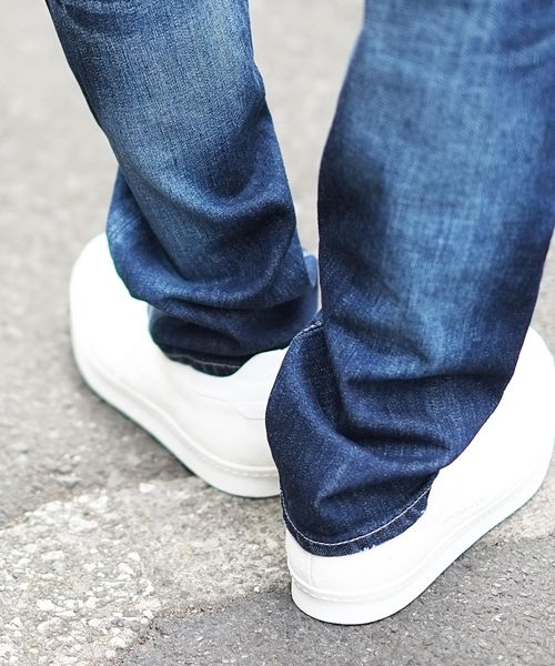 GOSTAR DE FUGA(ゴスタール ジフーガ)の「ルーズシルエットデニムパンツ(デニムパンツ・メンズ・ライトブルー/インディゴブルー・S/M/L)」の3枚目の写真