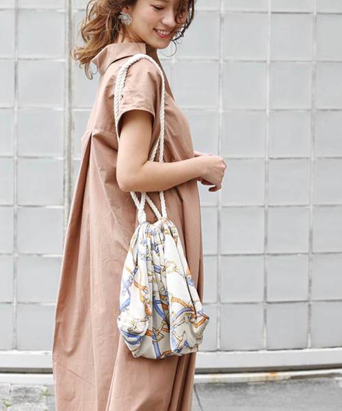M y u（ミュー）の「スカーフ柄巾着BAG（ショルダーバッグ