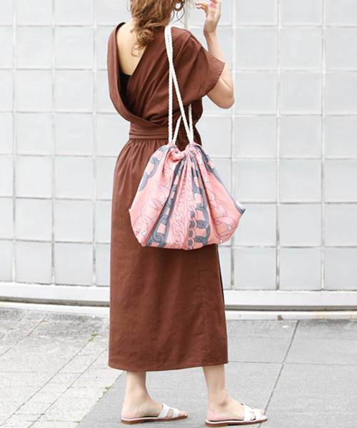 オールドロエベ　ユニセックス　スカーフ柄巾着バッグ　リュック オールドロエベ ユニセックス スカーフ柄巾着バッグ リュック