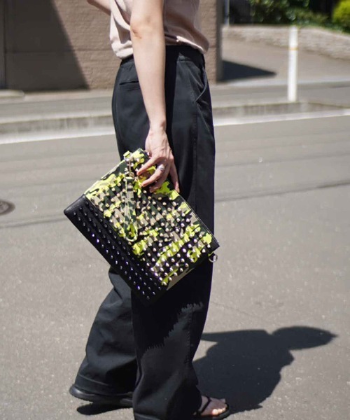 RiNc (リンク)の「【 GLAM JAM / グラムジャム 】 ONI スタッズ クラッチ バッグ(クラッチバッグ・レディース・ネイビー/サックスブルー/ピンク/イエロー/ブルー/ブルー系その他/イエロー系その他/ピンク系その他/ピンク系その他2/ピンク系その他3/ピンク系その他4/グリーン系カモフラージュ/オレンジ系その他/カモフラージュ/オレンジ/ブラック/レッド/ブラック系その他/ホワイト/ホワイト系その他/ブラック系その他2/ブラック×ブラック/その他1/その他2/その他3・FREE)」の12枚目の写真