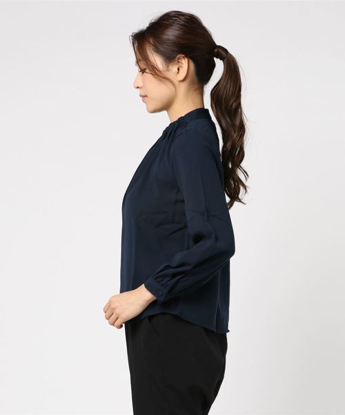 NARACAMICIE（ナラカミーチェ）の「ソフトジョーゼットネックギャザー長袖ブラウス（シャツ/ブラウス・レディース・ホワイト/グリーン/ネイビー・SMALL/MEDIUM/LARGE）」の4枚目の写真