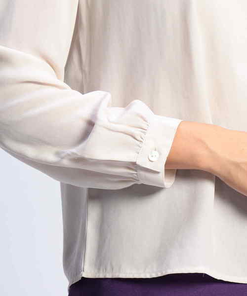 NARACAMICIE（ナラカミーチェ）の「ソフトジョーゼットネックギャザー長袖ブラウス（シャツ/ブラウス・レディース・ホワイト/グリーン/ネイビー・SMALL/MEDIUM/LARGE）」の13枚目の写真