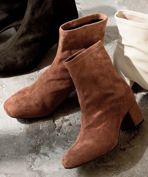 GeeRA（ジーラ）の「スクエアトゥストレッチショートブーツ（ヒール高5.5cm）（ブーツ・レディース・ブラック/ブラウン/アイボリー/モカ/ブラック系その他/ダークブラウン/ベージュ・SMALL/MEDIUM/LARGE/X-LARGE）」の5枚目の写真