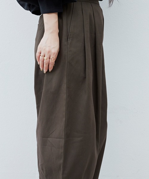 Libra Cue（リブラ キュー）の「Libra サーカスパンツ（チノパンツ・レディース・チャコールグレー/ブラック/ベージュ・FREE）」の11枚目の写真