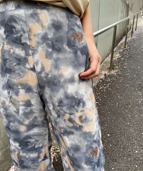 AZUL ENCANTO（アズールエンカント）の「ぼかし柄ストレートパンツ（その他パンツ・レディース・ベージュ/グレー・FREE）」の6枚目の写真