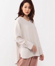 Vネックブラウス