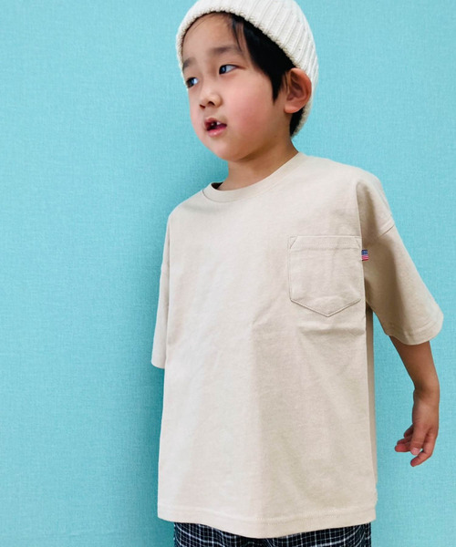 THE CASUAL（カジュアル）の「【USAコットン綿100%】ビッグシルエットポケット付き無地半袖Tシャツ カットソー キッズ（Tシャツ/カットソー・キッズ・オフホワイト/モカ/ネイビー/ピンク/ブラック/カーキ/ベージュ/ラベンダー/チャコール/ミント・130cm/110cm/140cm/150cm/120cm/160cm）」の2枚目の写真