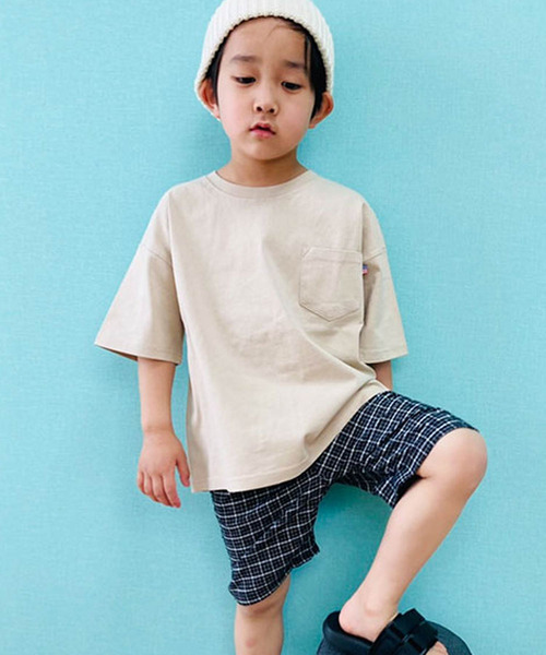 THE CASUAL（カジュアル）の「【USAコットン綿100%】ビッグシルエットポケット付き無地半袖Tシャツ カットソー キッズ（Tシャツ/カットソー・キッズ・オフホワイト/モカ/ネイビー/ピンク/ブラック/カーキ/ベージュ/ラベンダー/チャコール/ミント・130cm/110cm/140cm/150cm/120cm/160cm）」の16枚目の写真