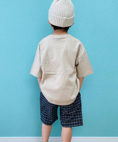 THE CASUAL（カジュアル）の「【USAコットン綿100%】ビッグシルエットポケット付き無地半袖Tシャツ カットソー キッズ（Tシャツ/カットソー・キッズ・オフホワイト/モカ/ネイビー/ピンク/ブラック/カーキ/ベージュ/ラベンダー/チャコール/ミント・130cm/110cm/140cm/150cm/120cm/160cm）」の18枚目の写真