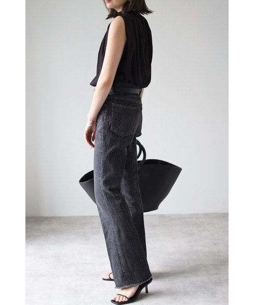 Bonjour Sagan(ボンジュールサガン)の「フリルネックノースリーブブラウス(タンクトップ・レディース・ホワイト/ブラック/サックスブルー・FREE)」の7枚目の写真