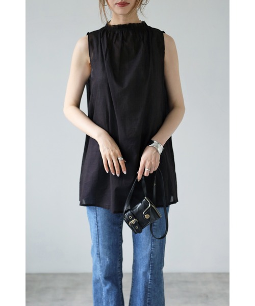 Bonjour Sagan(ボンジュールサガン)の「フリルネックノースリーブブラウス(タンクトップ・レディース・ホワイト/ブラック/サックスブルー・FREE)」の22枚目の写真