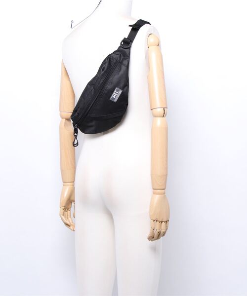 RASVOA（ラスボア）の「【WEB限定】MEI／メイ／アーカイブボトムラインボディーバッグ（ボディバッグ/ウエストポーチ・レディース・ブラック・FREE）」の5枚目の写真