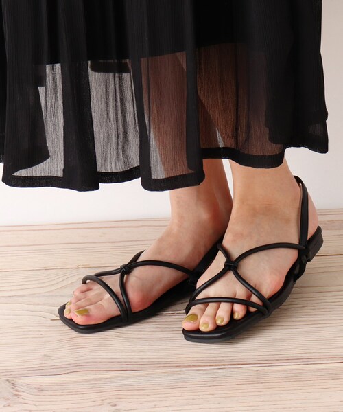 SHOO・LA・RUE（シューラルー）の「◆丸ヒモ甲エックスサンダル（サンダル・レディース・キャメル/ブラック・35/45/25）」の17枚目の写真