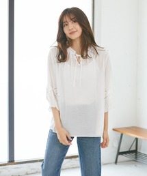 Rewde | 【2WAY】フリルネック刺繍ブラウス（1R13-M05142）(シャツ/ブラウス)
