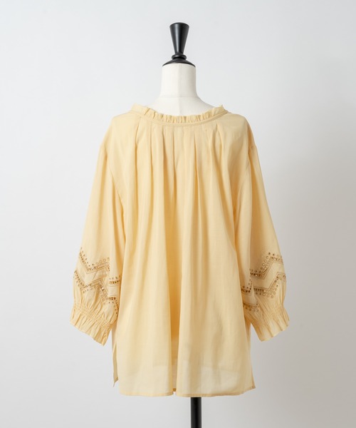 Rewde（ルゥデ）の「【雑誌掲載・TV着用】【2WAY】フリルネック刺繍ブラウス（1R13-M05142）（シャツ/ブラウス・レディース・ホワイト/ベージュ/ネイビー/イエロー・M）」の11枚目の写真