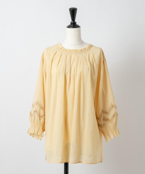 Rewde（ルゥデ）の「【雑誌掲載・TV着用】【2WAY】フリルネック刺繍ブラウス（1R13-M05142）（シャツ/ブラウス・レディース・ホワイト/ベージュ/ネイビー/イエロー・M）」の9枚目の写真