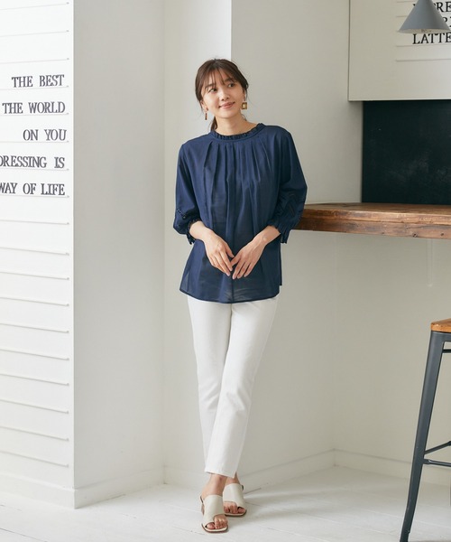 Rewde（ルゥデ）の「【雑誌掲載・TV着用】【2WAY】フリルネック刺繍ブラウス（1R13-M05142）（シャツ/ブラウス・レディース・ホワイト/ベージュ/ネイビー/イエロー・M）」の22枚目の写真