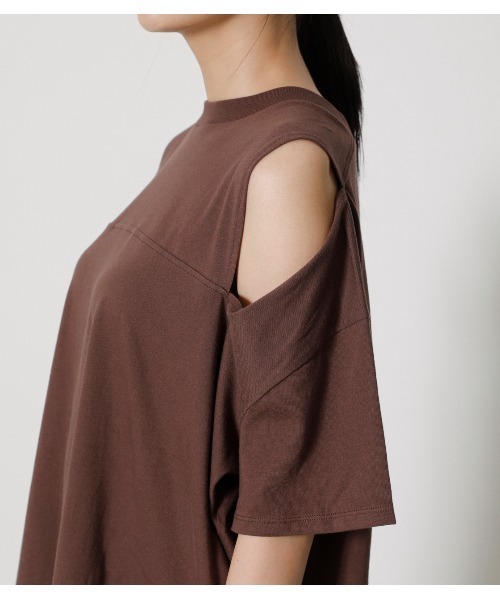 AZUL by moussy（アズールバイマウジー）の「SHOULDER SLIT CUT