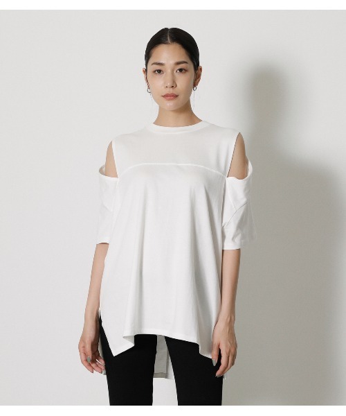 完売⭐︎アニュアンス⭐︎カットアウトトップスホワイト AZUL by moussy（アズールバイマウジー）の「SHOULDER SLIT CUT