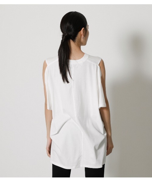 完売⭐︎アニュアンス⭐︎カットアウトトップスホワイト AZUL by moussy（アズールバイマウジー）の「SHOULDER SLIT CUT
