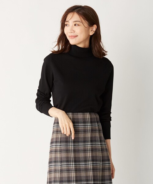 J.PRESS(ジェイプレス)の「【洗える】PRINCE タートルネック ニット(ニット/セーター・レディース・ブラック系/ダルブルー系/ベージュ系/アイボリー系/ライトグレー系/ワイン系・T15/T13)」の2枚目の写真